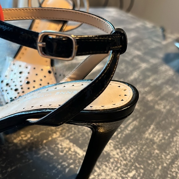 Adrienne Vittadini Black and Cream Heels 4 Inches - Picture 3 of 11